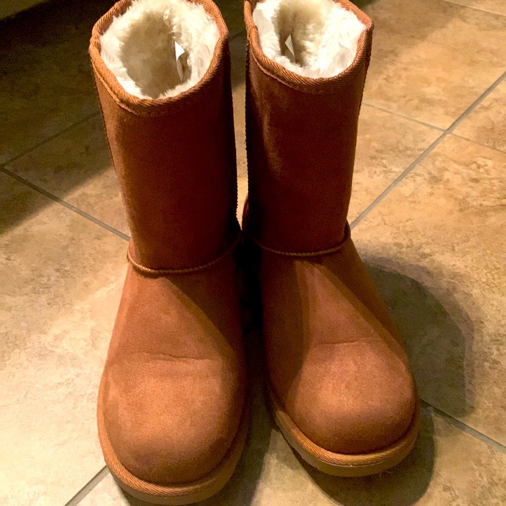 Cute boots with the fur!